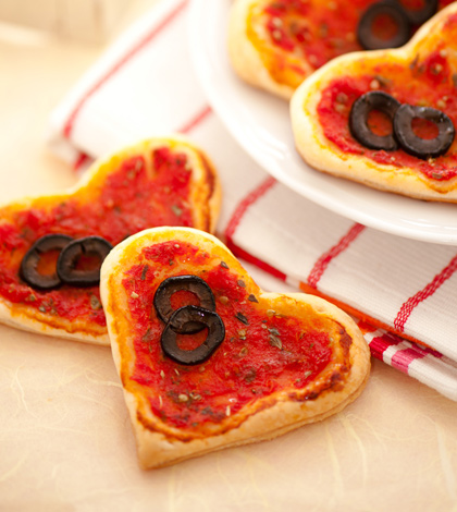 PIZZETTE DI PASTA SFOGLIA A FORMA DI CUORE